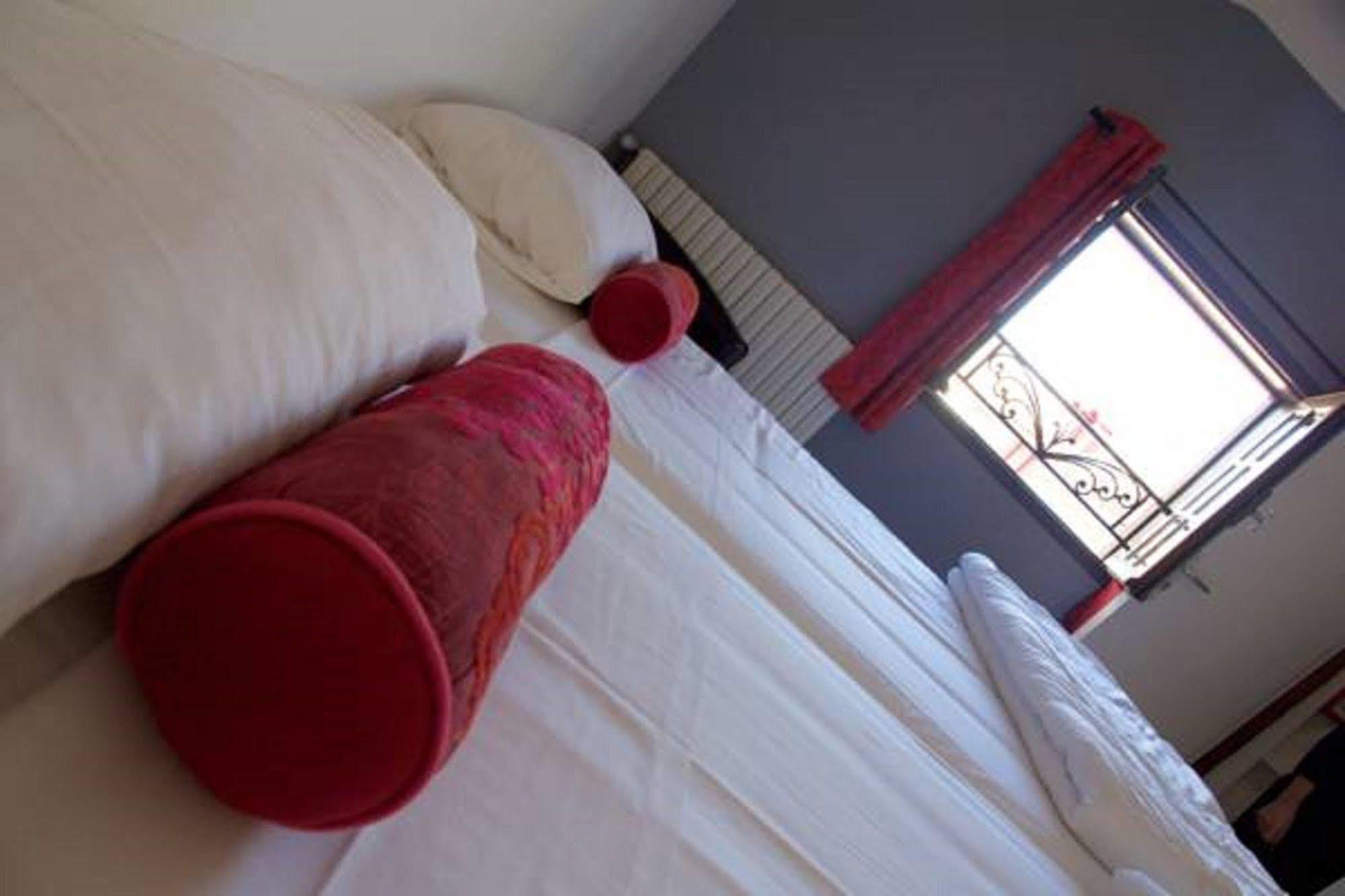 Le Port Neuf Hotel 2*